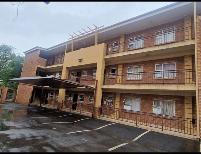 2 BEDROOM APARTMENT FOR SALE IN KEMPTON PARK
